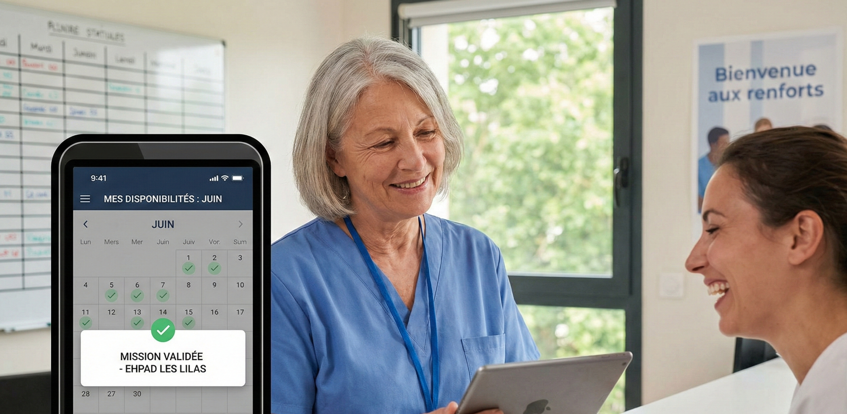 Photographie réaliste d'une infirmière retraitée souriante dans un hôpital, montrant à une jeune collègue son planning de vacations sur une tablette numérique, illustrant la liberté du cumul emploi-retraite.